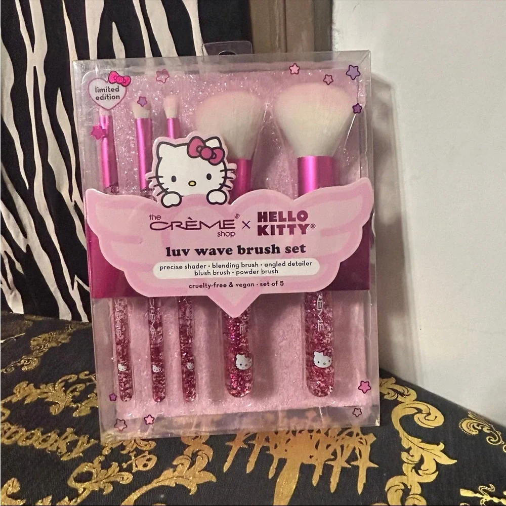 Hello Kitty X the Creme shop limited edition five piece makeup brush set